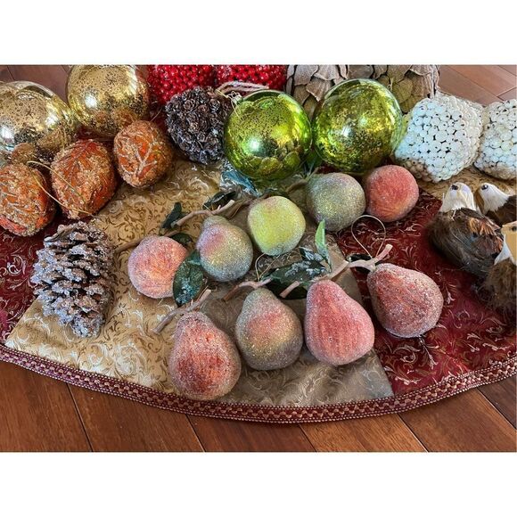 Rodeo Home gold and red tree skirt and lot of 30 boutique ornaments - Picture 8 of 12